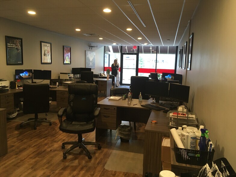 More Photos Of 140 E Main St, Huntington Storefront Retail Office For Lease