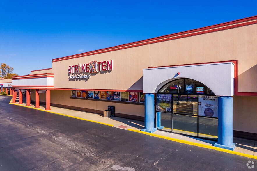 More Photos Of 800-830 E Nerge Rd, Roselle General Retail For Lease