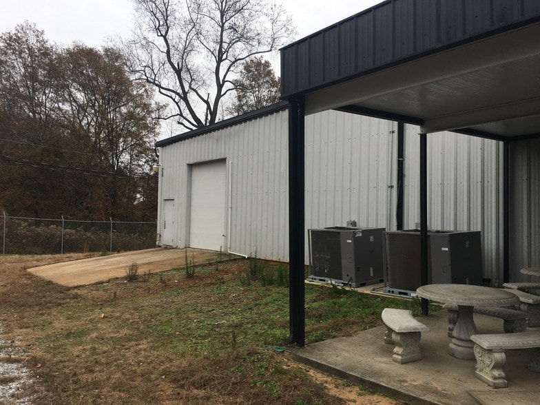 More Photos Of 380 Commerce Blvd, Athens Warehouse For Lease