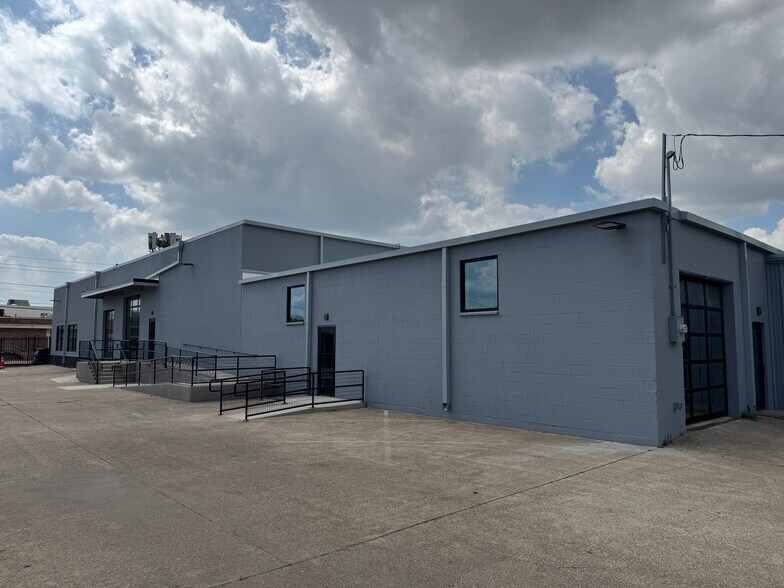 More Photos Of 4746 Memphis St, Dallas Light Distribution For Lease