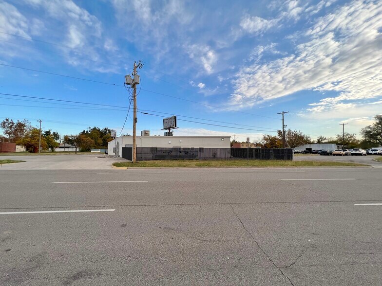 More Photos Of 1318 Linwood Blvd, Oklahoma City Industrial For Lease