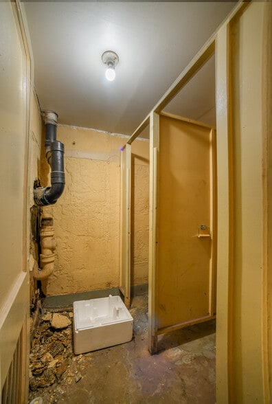 More Photos Of 105 S Main St, Ishpeming Restaurant For Sale