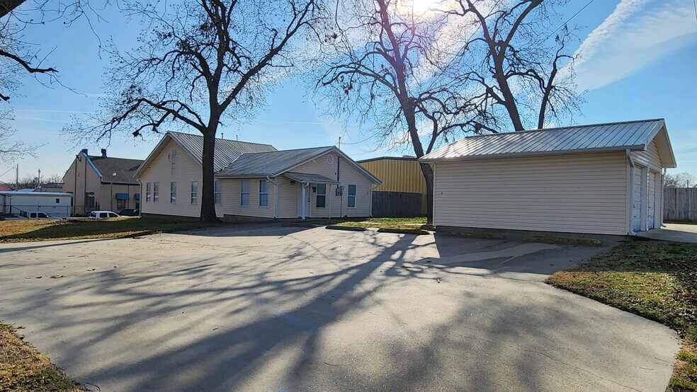 More Photos Of 214 N Oklahoma Ave, Shawnee Medical For Sale