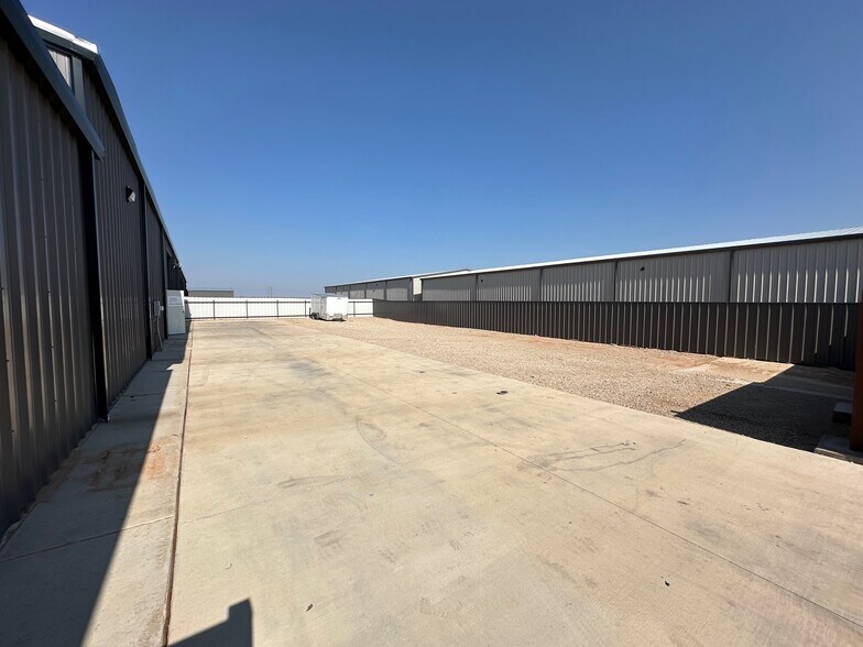 More Photos Of 6622 Winfield Ave, Lubbock Warehouse For Lease