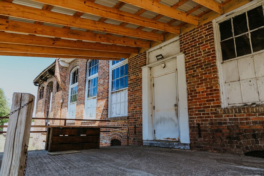 More Photos Of 340 Seaboard St, Vass Warehouse For Sale