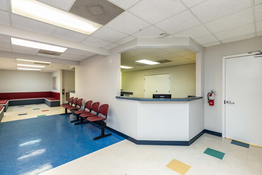 More Photos Of 8774 Perimeter Park Blvd, Jacksonville Medical For Sale