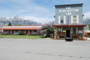 Primary Photo Of 418 W Spruce St, Mackay Hotel For Sale