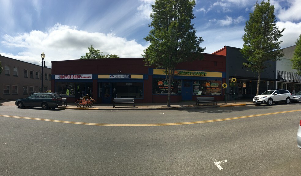 More Photos Of 155 Main St W, Monmouth Storefront For Lease