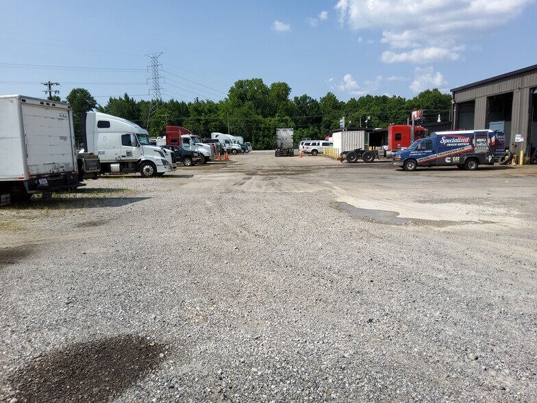 More Photos Of 287 E Brooks Rd, Memphis Service For Lease