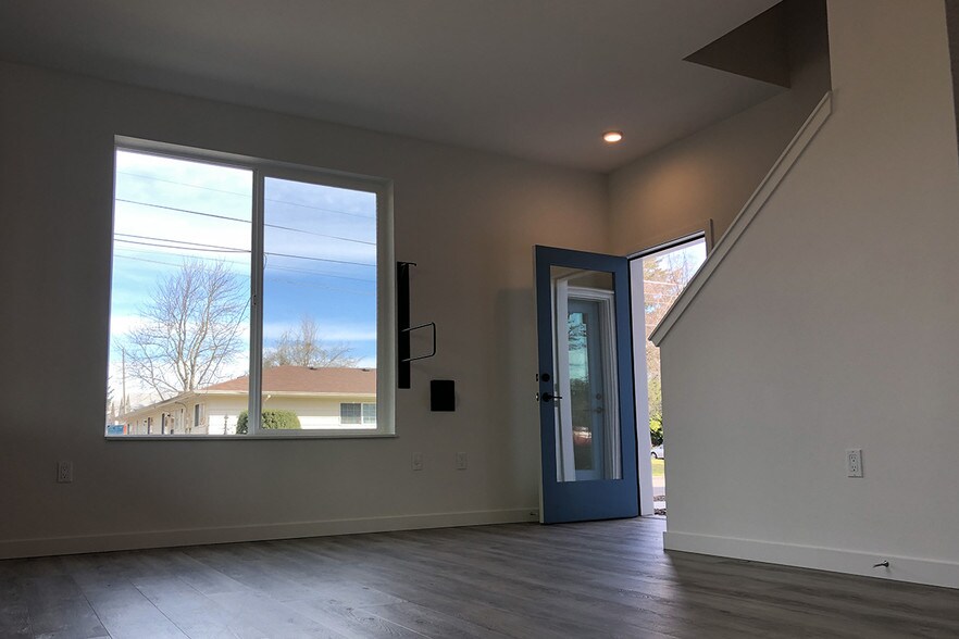 More Photos Of 7025-7045 N Mohawk Ave, Portland Multifamily For Sale