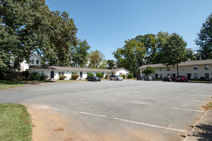 More Photos Of 321 S Gardner Ave, Charlotte Multifamily For Sale