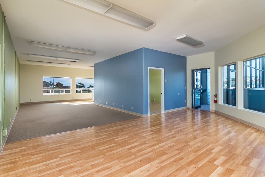 More Photos Of 644 SW Coast Hwy, Newport Office For Sale