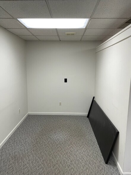 More Photos Of 6904 Gratiot Rd, Saginaw Office For Lease