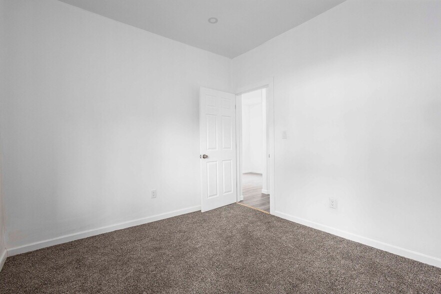 More Photos Of 553 Belmont St, Detroit Apartments For Sale