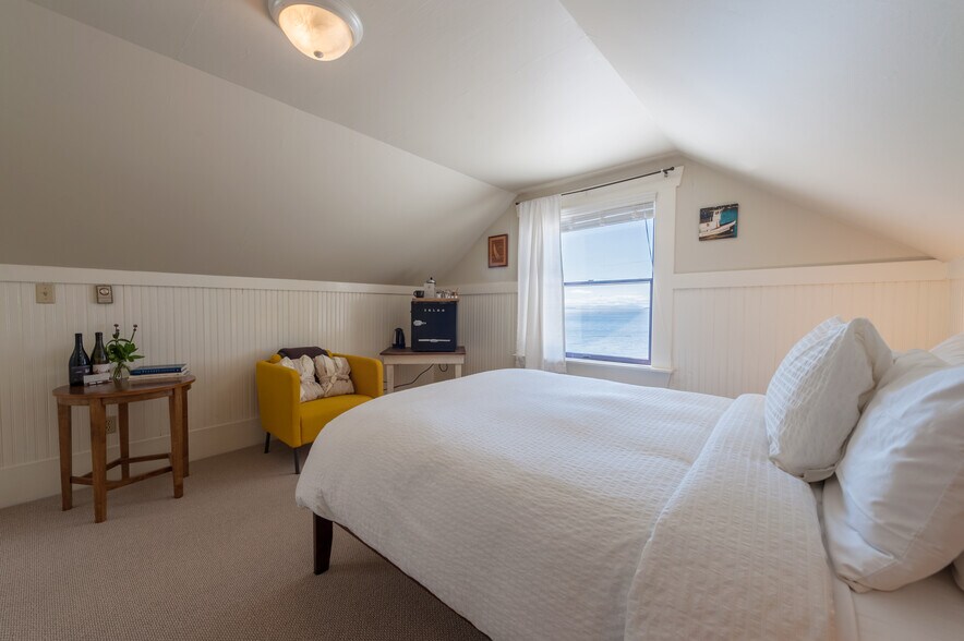 More Photos Of 2579 W Shore Dr, Lummi Island Hotel For Sale