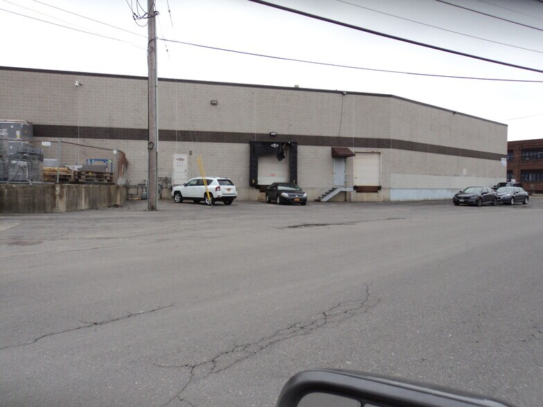 More Photos Of 1401 Erie Blvd, Syracuse Showroom For Sale