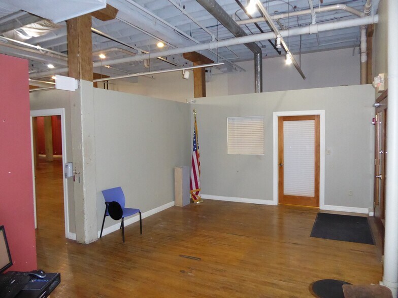 More Photos Of 1667 E 40th St, Cleveland Loft Creative Space For Sale