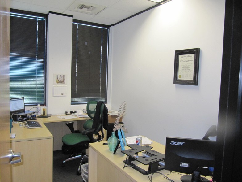 More Photos Of 3409 Executive Center Dr, Austin Unknown For Lease