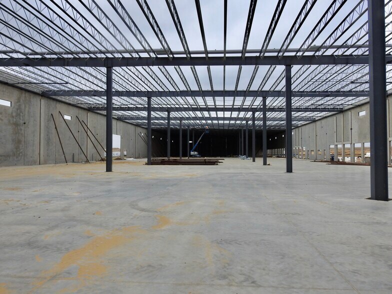 More Photos Of 610 Vidal Cantu Rd, Laredo Warehouse For Lease