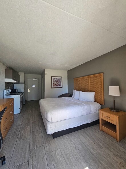 More Photos Of 1901 S Ocean Blvd, Myrtle Beach Hotel For Sale