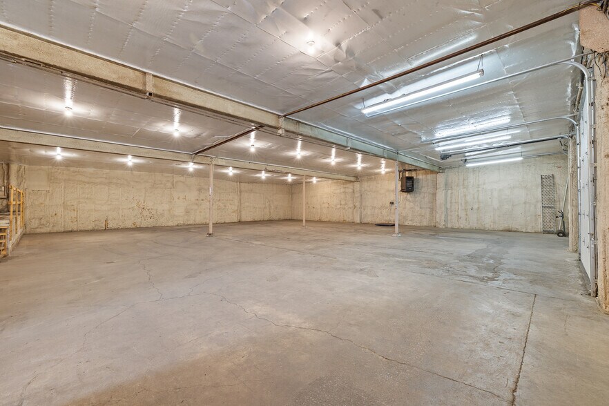 More Photos Of 922 W Fourth St, Mansfield Warehouse For Lease