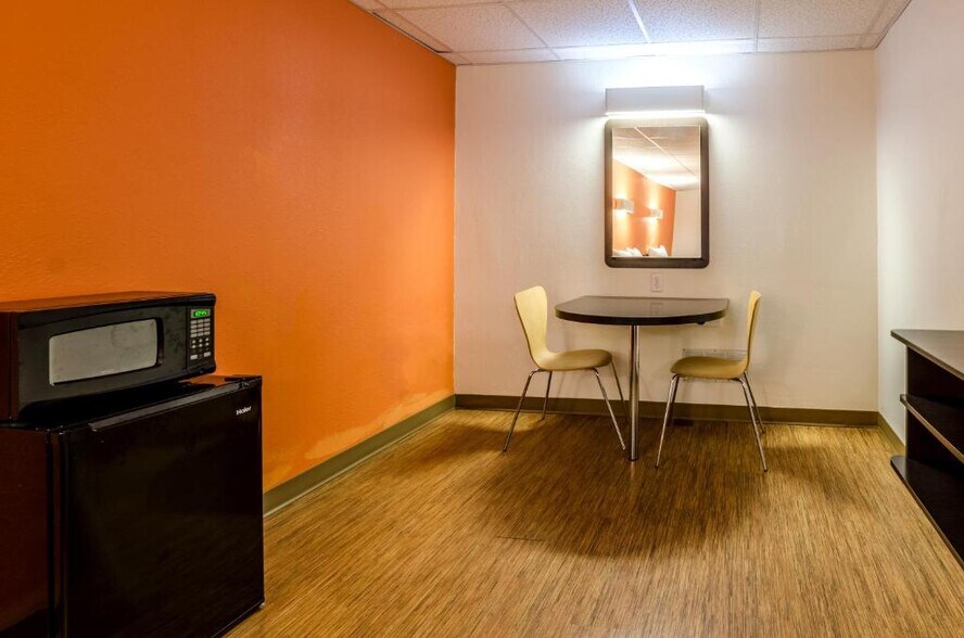 More Photos Of 4817 S Lincoln Ave, York Hotel For Sale