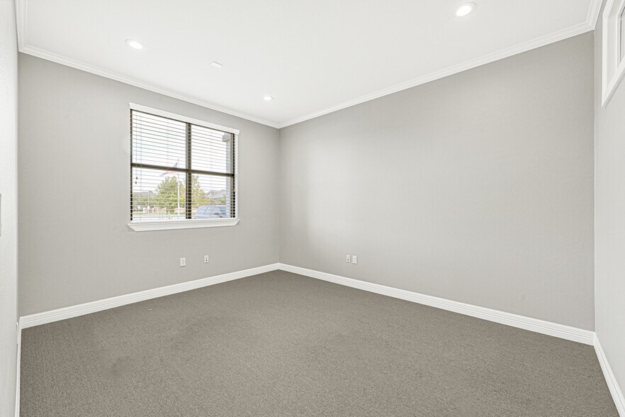 More Photos Of 10401 S Mason Rd Building A, Richmond Office For Lease