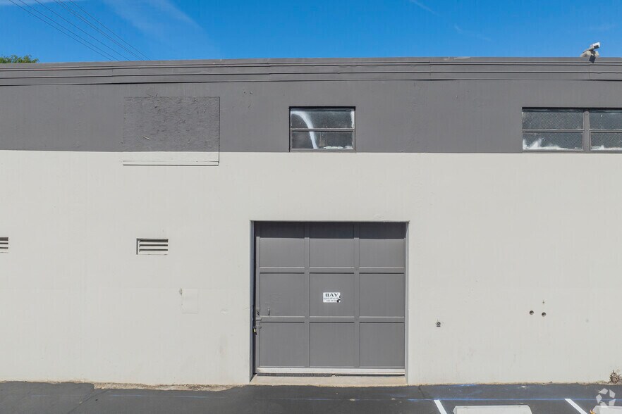 More Photos Of 1680 14th St, Oakland Warehouse For Lease