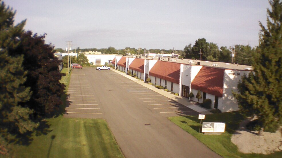 More Photos Of 12250-12264 Universal Dr, Taylor Warehouse For Lease