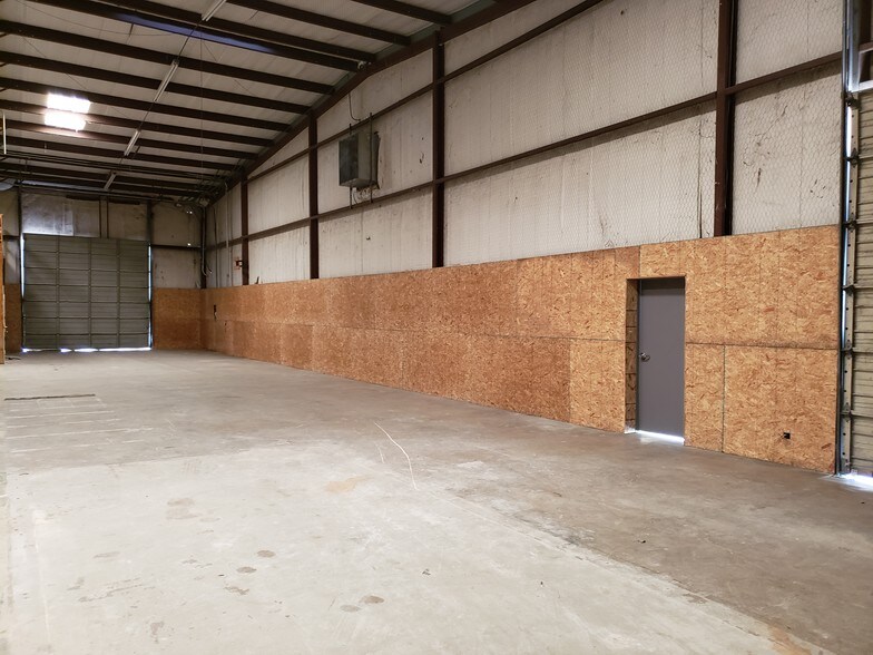 More Photos Of 7329-7335 Caribou St, San Antonio Warehouse For Lease