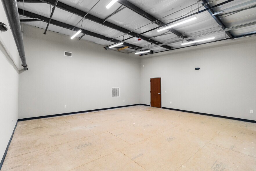 More Photos Of 585 Willow ln, McDonough Sports And Entertainment For Sale