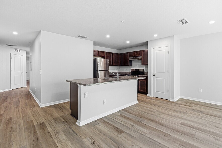 More Photos Of 7368 Mailes Ct, Jacksonville Multifamily For Sale