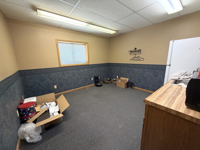 More Photos Of 305 N Mason St, Carrollton Office For Sale