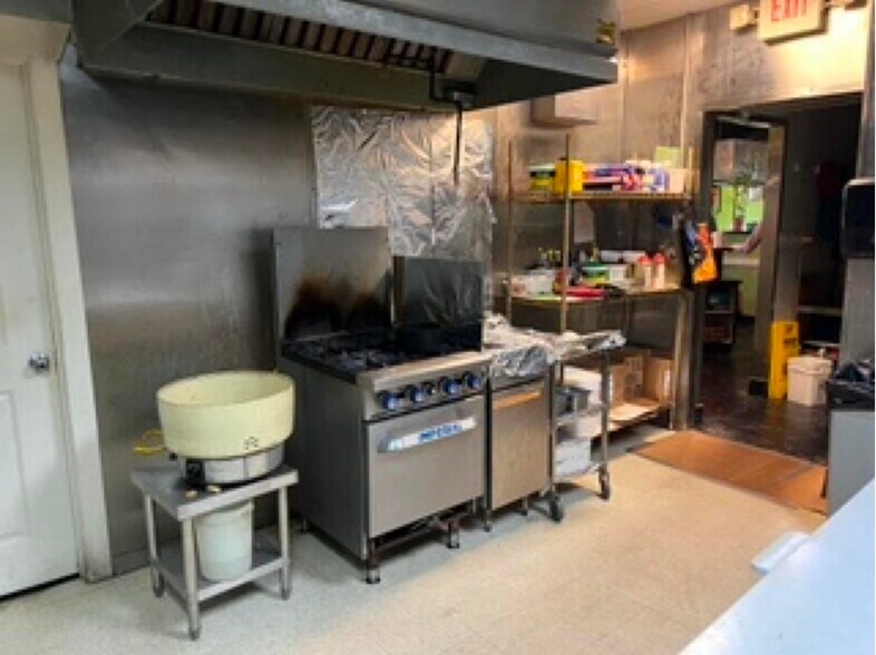 More Photos Of 1902 US Highway 92 W, Auburndale Restaurant For Sale