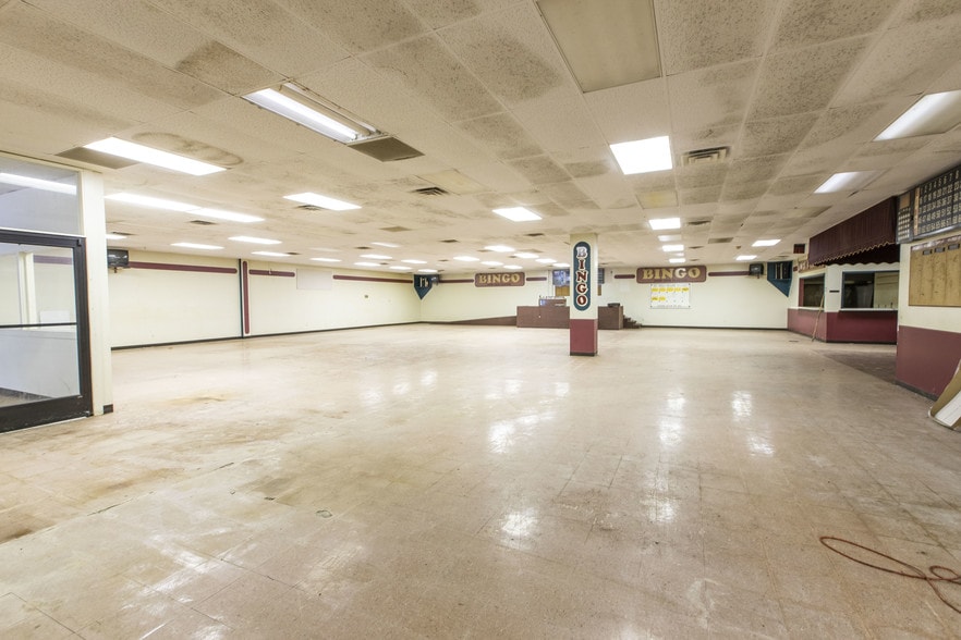 More Photos Of 5238-5246 Lapeer Rd, Burton Unknown For Lease