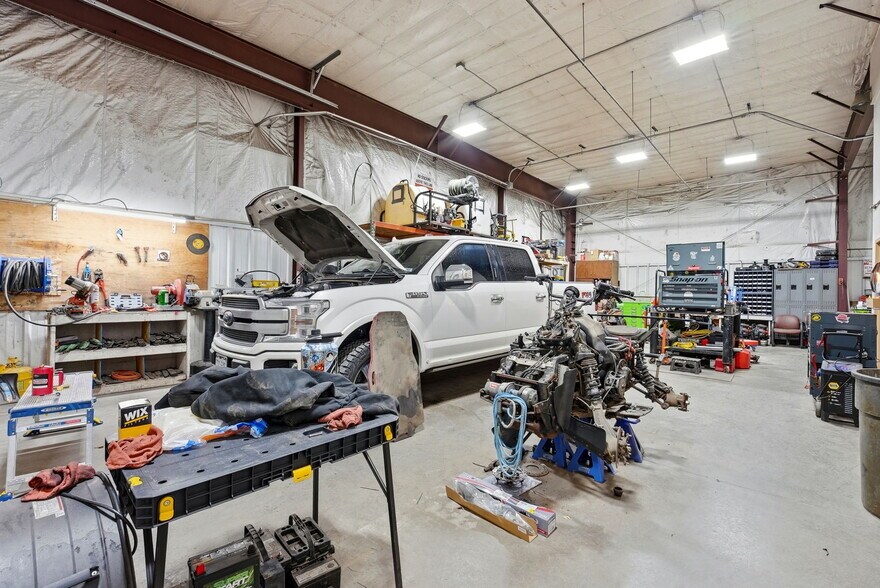 More Photos Of 1925 Aeroplaza Dr, Colorado Springs Warehouse For Lease