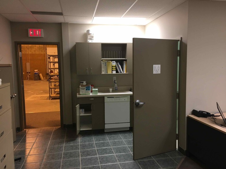 More Photos Of 3500-3520 114th Ave SE, Calgary Warehouse For Lease