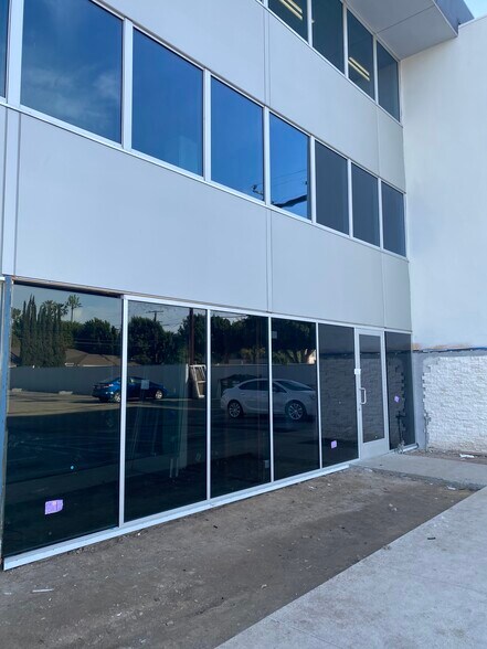 More Photos Of 1833 E 17th St, Santa Ana Office For Lease