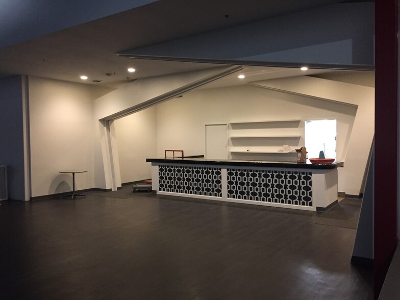 More Photos Of 550 Lake Cook Rd, Deerfield Sports And Entertainment For Sale