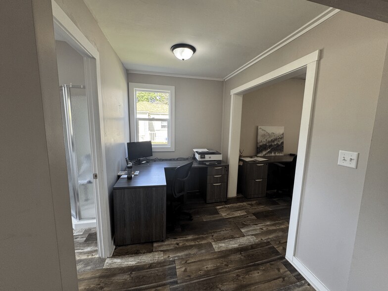 More Photos Of 1422 E Center St, Warsaw Freestanding For Sale