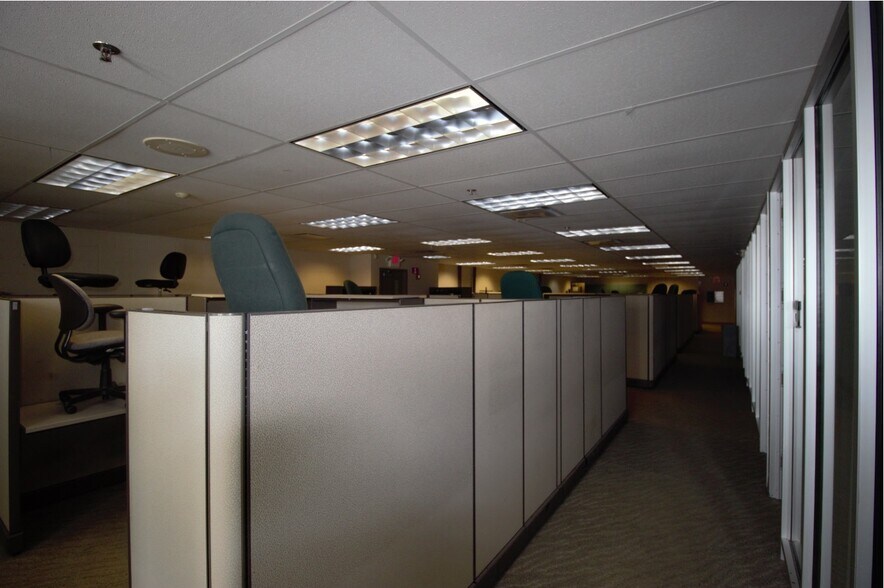 More Photos Of 77 Ridgeland Rd, Rochester Research And Development For Sale