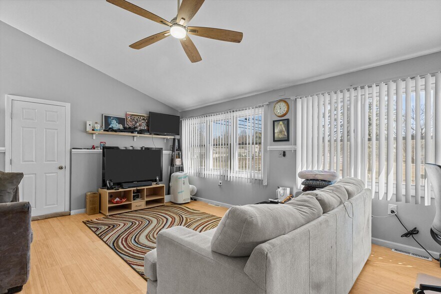 More Photos Of 82 Beach Rd, Salisbury Hospitality For Sale