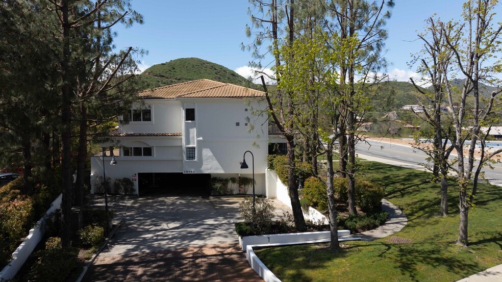 More Photos Of 28040 Dorothy Dr, Agoura Hills Medical For Lease