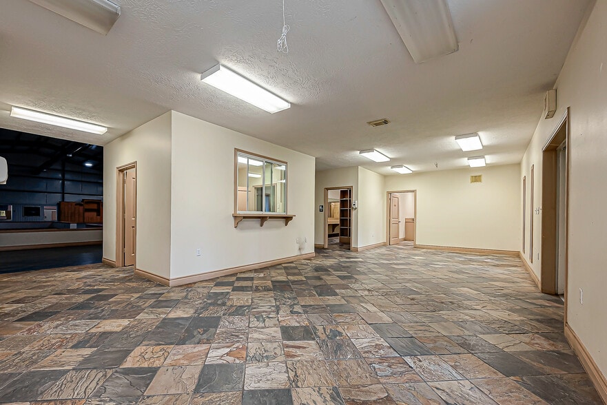 More Photos Of 2202 Lone Oak Rd, Houston Health Club For Sale