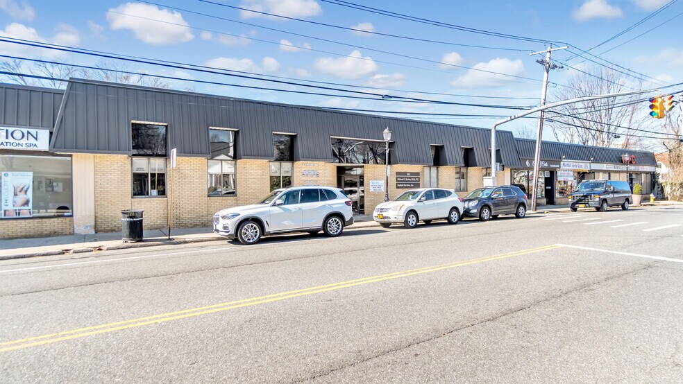 More Photos Of 585 Plandome Rd, Manhasset Medical For Lease