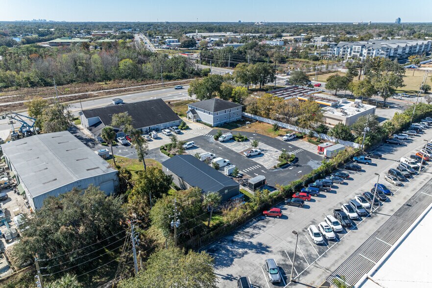 More Photos Of 150 Dog Track Rd, Longwood Office For Lease