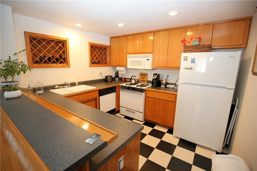 More Photos Of 3150 Propeller Dr, Paso Robles Airplane Hangar For Sale