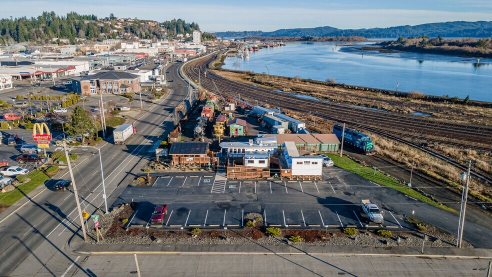 More Photos Of 102 Hall Ave, Coos Bay Restaurant For Sale