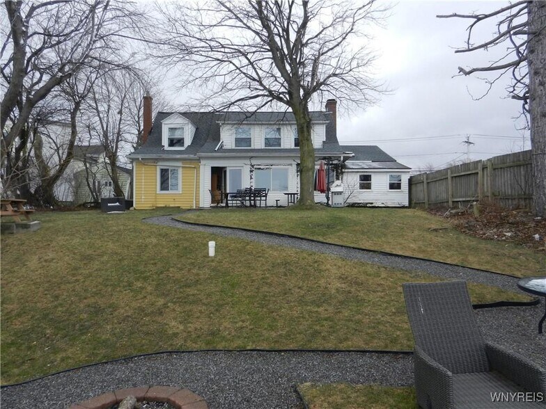 More Photos Of 4904 Lake Shore Rd, Hamburg Office Residential For Sale