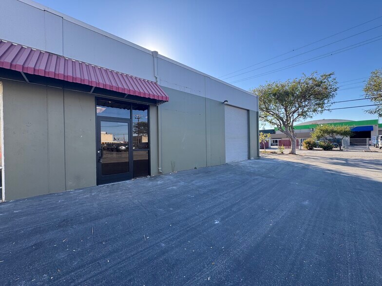 More Photos Of 945 Bransten Rd, San Carlos Service For Lease
